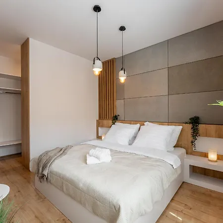 Διαμέρισμα Blizko Stanice Podtatranskeho 1 Center 4 *